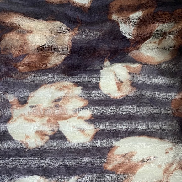 Vera Wang - Simply Vera - Abstract Floral Scarf - Picture 5 of 8